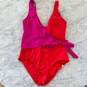 New Summer Salt - The Perfect Wrap One-Piece - Hibiscus & Grapefruit - Size 10